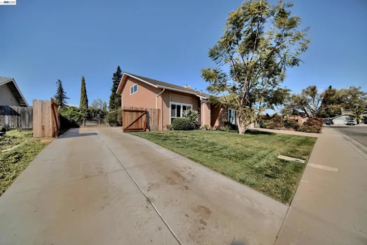 1425 1425 Forest Dr, Turlock, California 95380