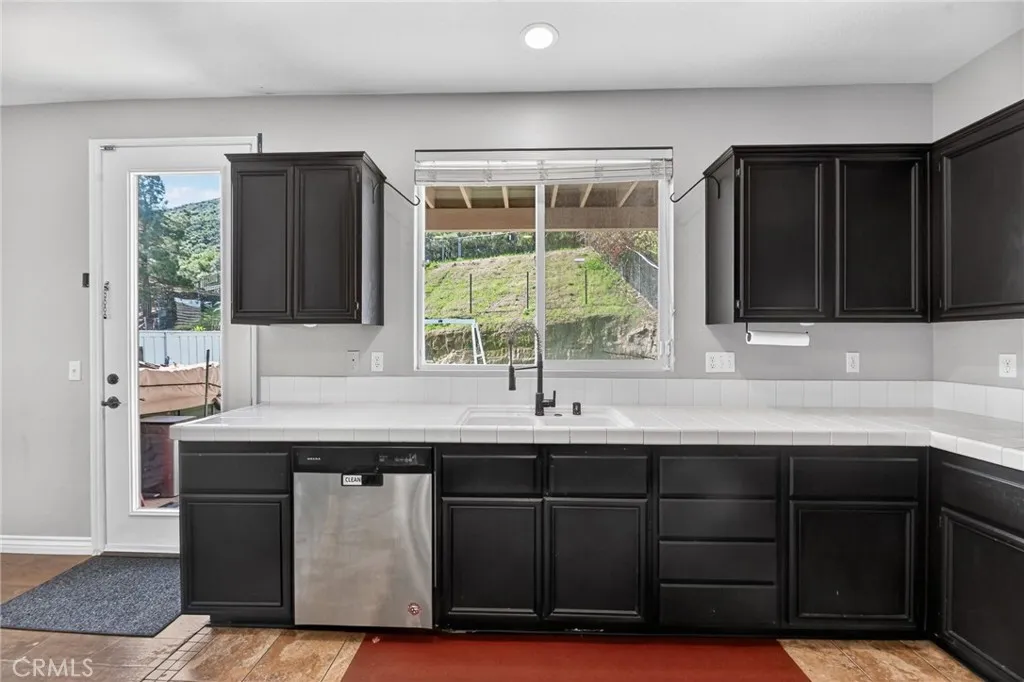 15145 Lighthouse Drive, Lake Elsinore, California 92530 home-pic-20