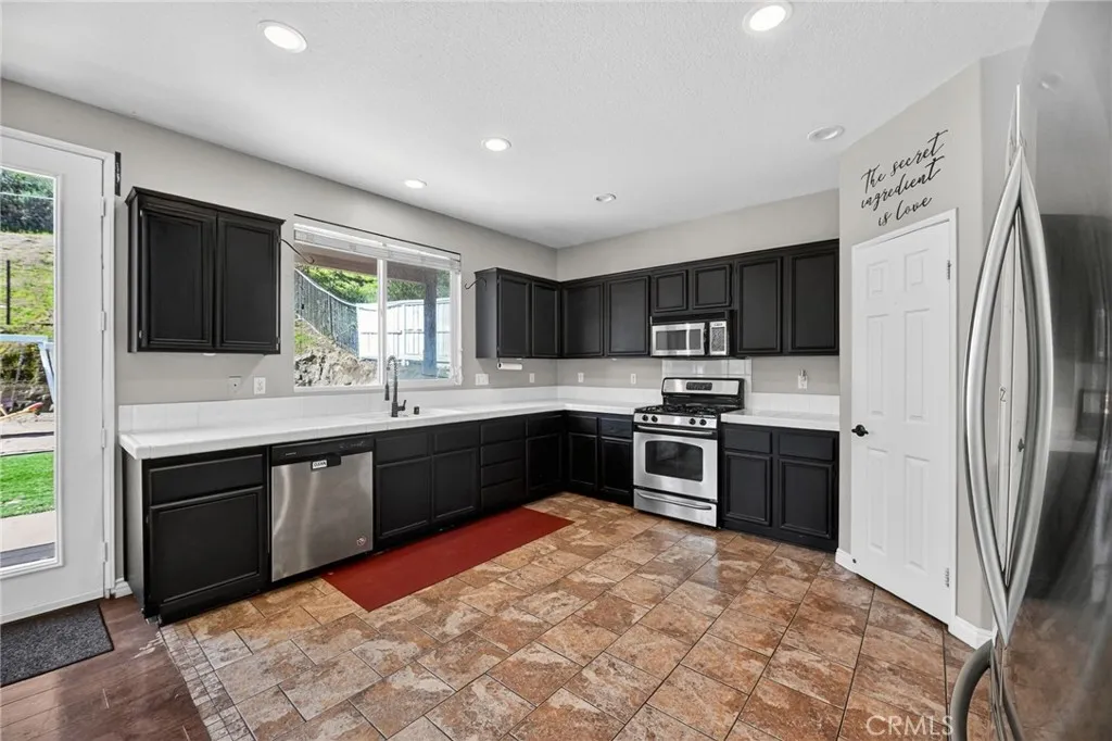 15145 Lighthouse Drive, Lake Elsinore, California 92530 home-pic-21