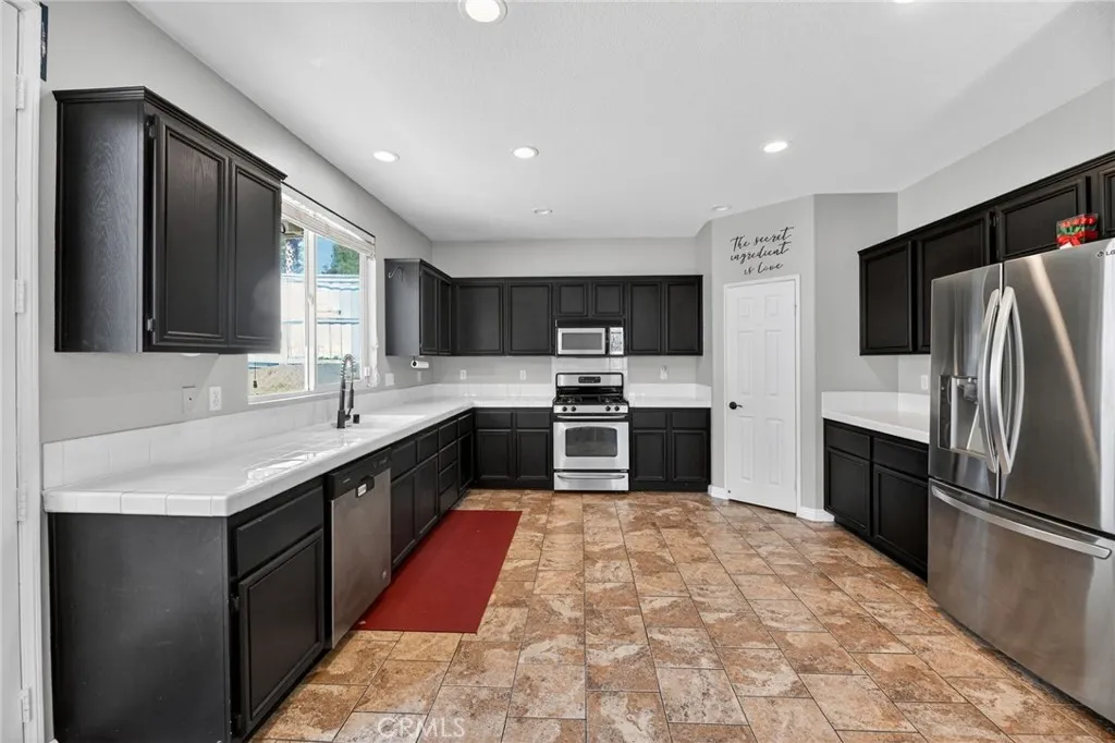 15145 Lighthouse Drive, Lake Elsinore, California 92530 home-pic-17