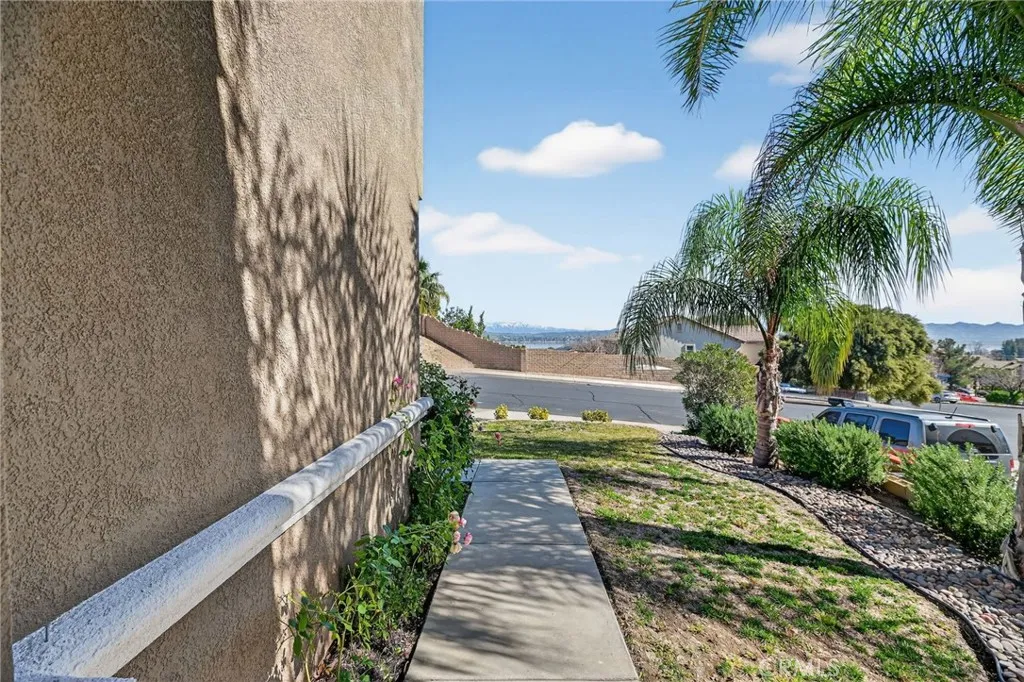 15145 Lighthouse Drive, Lake Elsinore, California 92530 home-pic-4