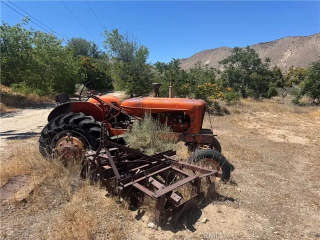 4292 Davis Ranch Road, Phelan, California 92371