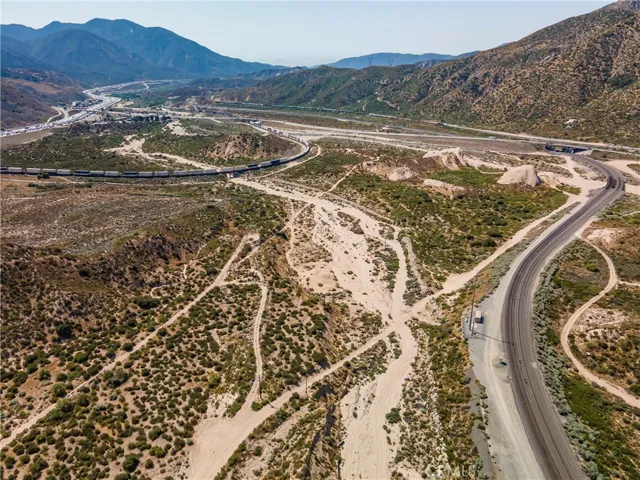 4292 Davis Ranch Road, Phelan, California 92371