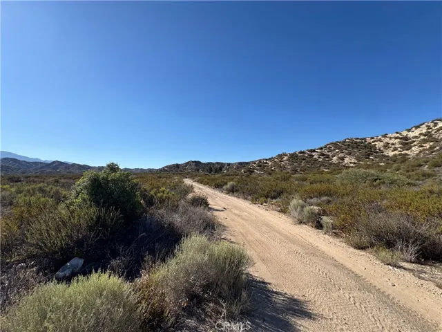 4292 Davis Ranch Road, Phelan, California 92371