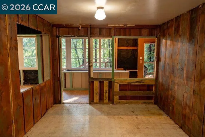 dining area with views