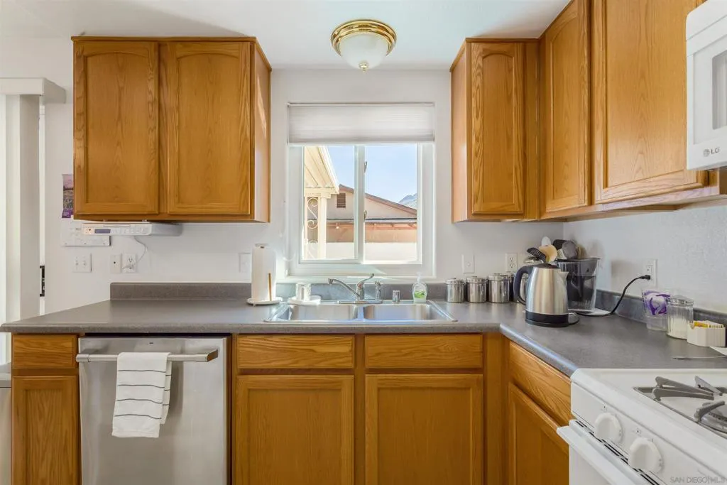 51633 Ida Ave, Cabazon, California 92230 home-pic-7