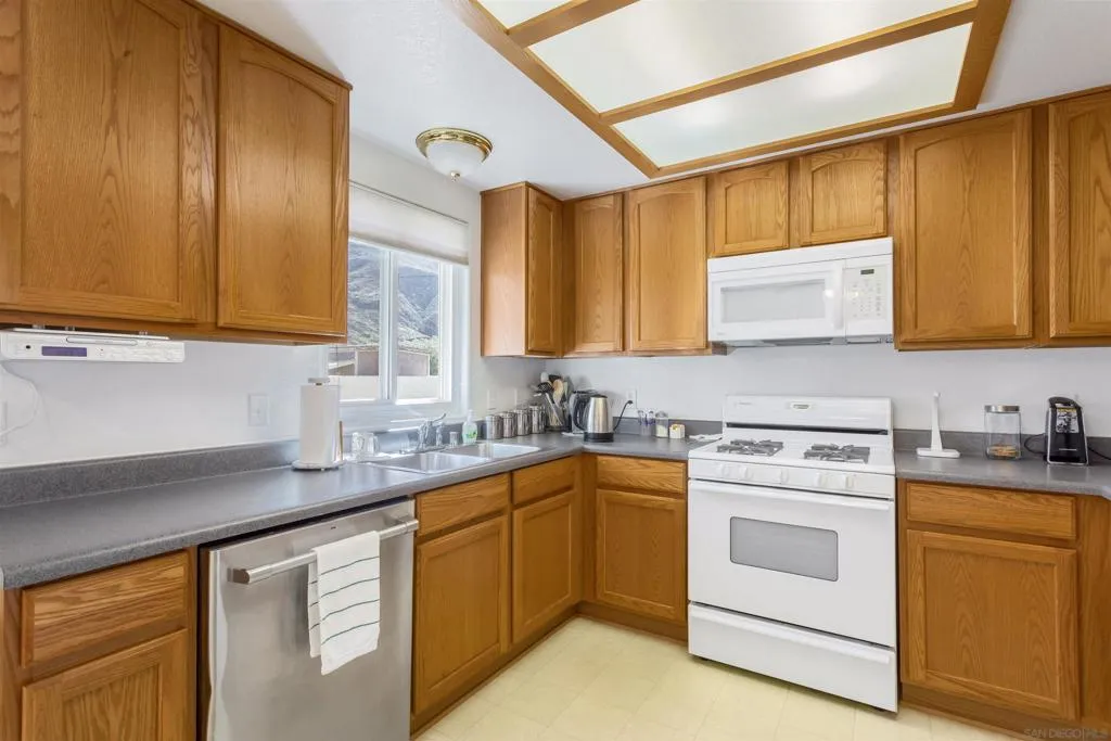 51633 Ida Ave, Cabazon, California 92230 home-pic-5