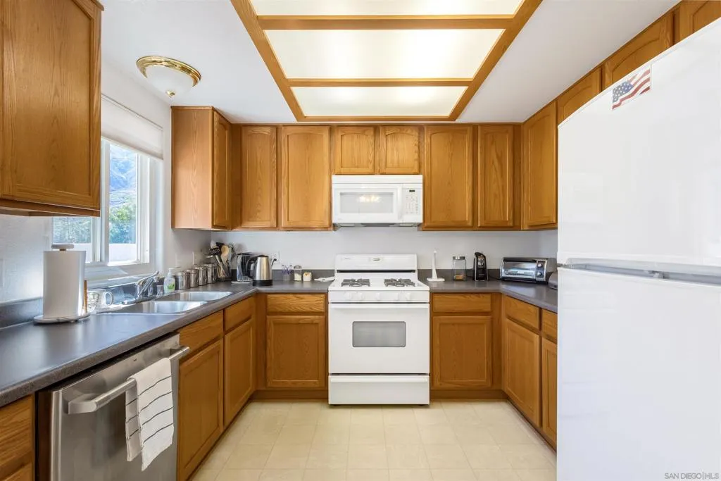 51633 Ida Ave, Cabazon, California 92230 home-pic-6