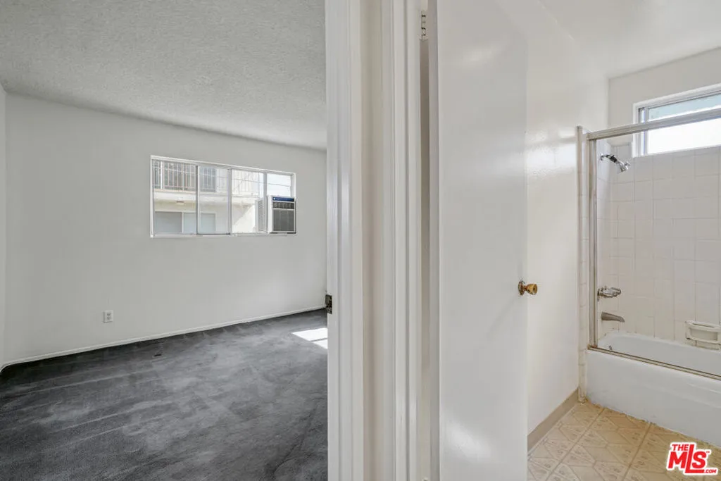12030 Rochester Avenue 210, Los Angeles, California 90025 home-pic-10