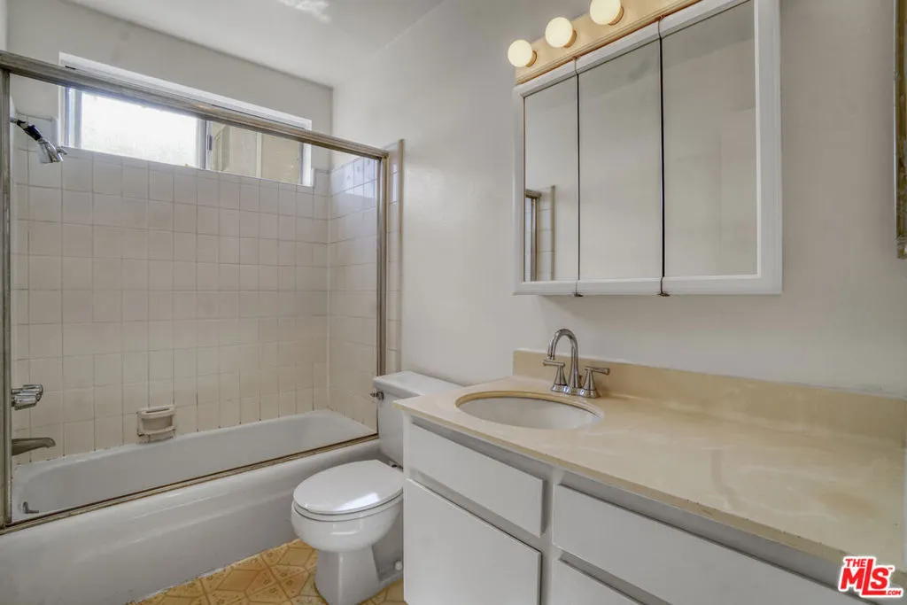12030 Rochester Avenue 210, Los Angeles, California 90025 home-pic-11