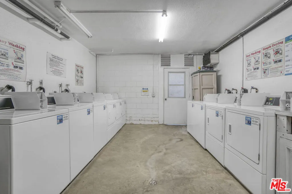 12030 Rochester Avenue 210, Los Angeles, California 90025 home-pic-16