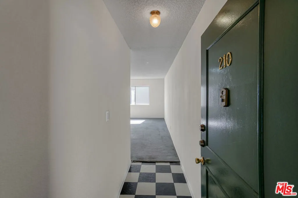 12030 Rochester Avenue 210, Los Angeles, California 90025 home-pic-4