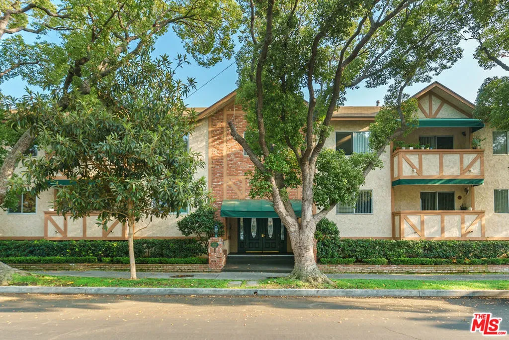 12030 Rochester Avenue 210, Los Angeles, California 90025 home-pic-1