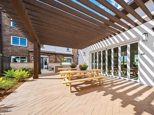 Palmera BBQ area MLS