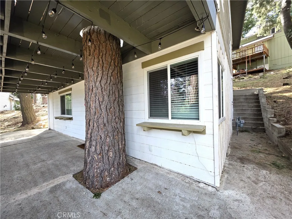 738 W Victoria Court, Lake Arrowhead, California 92352 home-pic-3