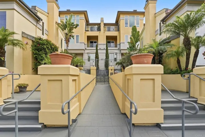 Front of Wellington Square