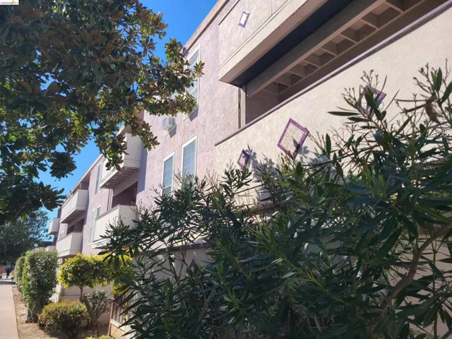 View of apartment building / complex