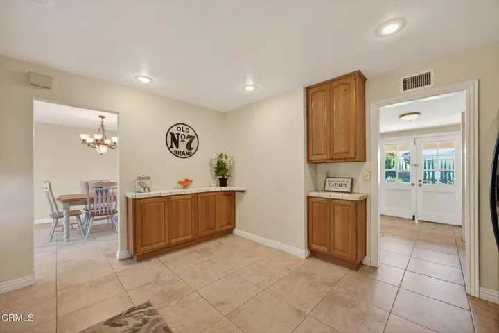 15-web-or-mls-Upmarket Media-49Bre045