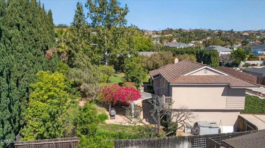 51-web-or-mls-Upmarket Media-49Bre-aer01