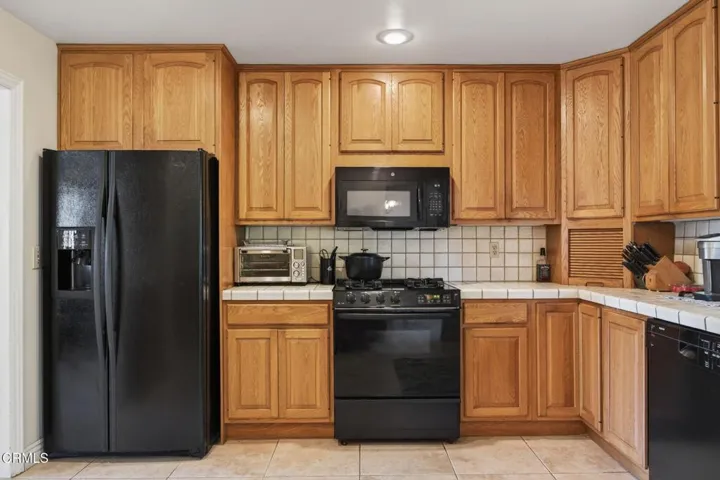 12-web-or-mls-Upmarket Media-49Bre034