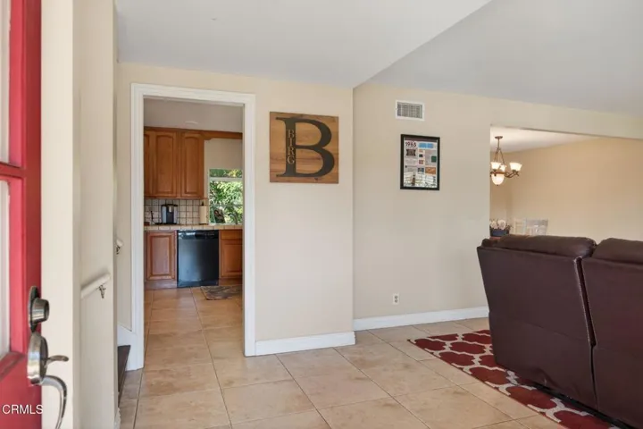 6-web-or-mls-Upmarket Media-49Bre018