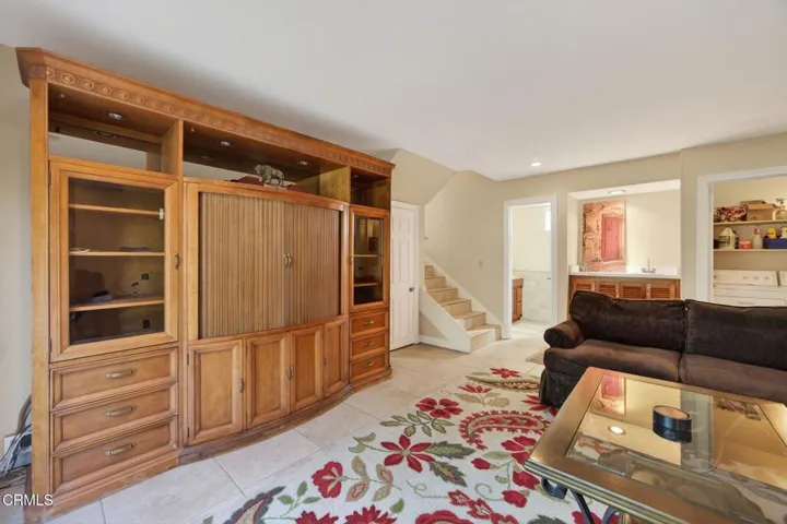 20-web-or-mls-Upmarket Media-49Bre059