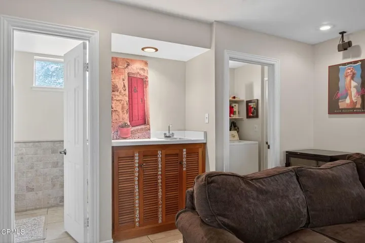 21-web-or-mls-Upmarket Media-49Bre061