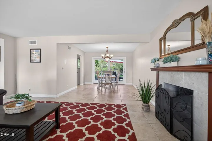 9-web-or-mls-Upmarket Media-49Bre025