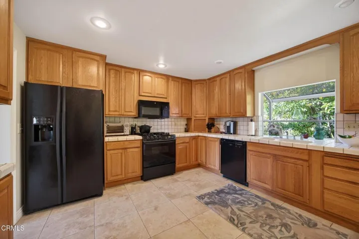 13-web-or-mls-Upmarket Media-49Bre037