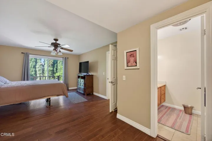 30-web-or-mls-Upmarket Media-49Bre088