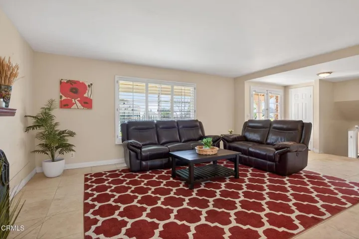 34-web-or-mls-Upmarket Media-49Bre101