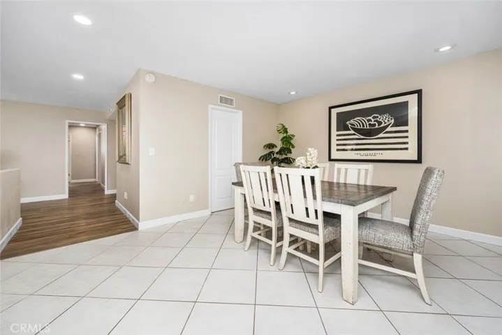 Eat-in Kitchen Dining Area