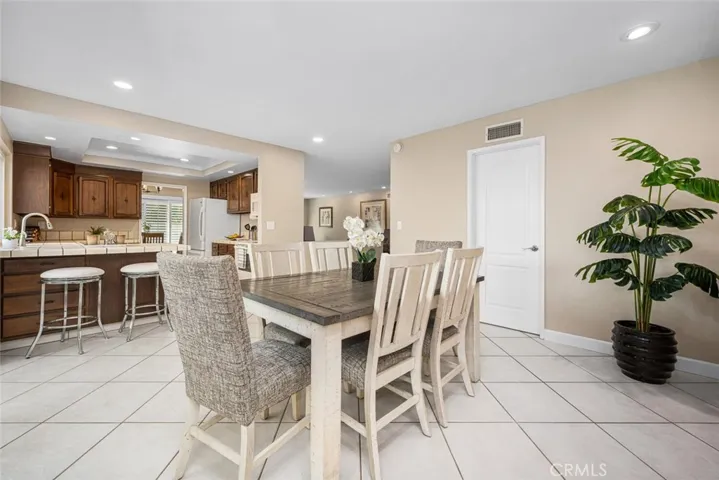 Eat-in Kitchen Dining Area