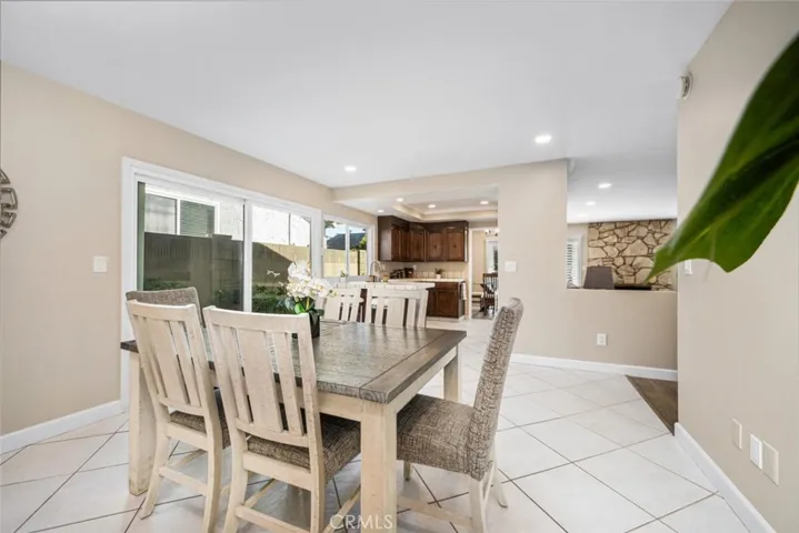 Eat-in Kitchen Dining Area