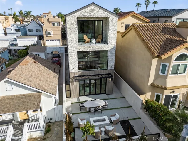 520 11th Street, Huntington Beach, California 92648