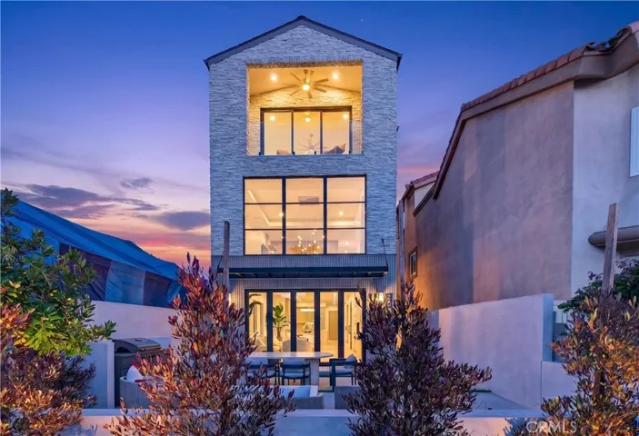 520 11th Street, Huntington Beach, California 92648