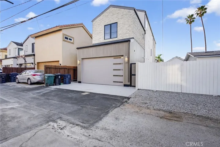 520 11th Street, Huntington Beach, California 92648