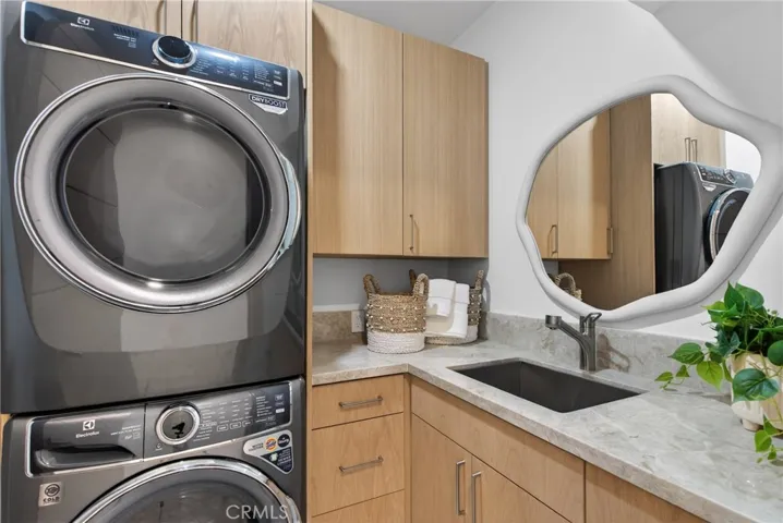 520 11th Street, Huntington Beach, California 92648