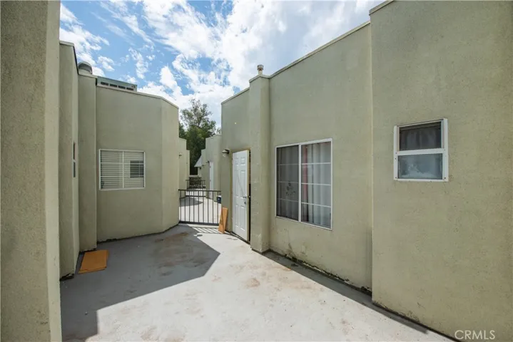 Rooftop area allowed to put Patio furniture