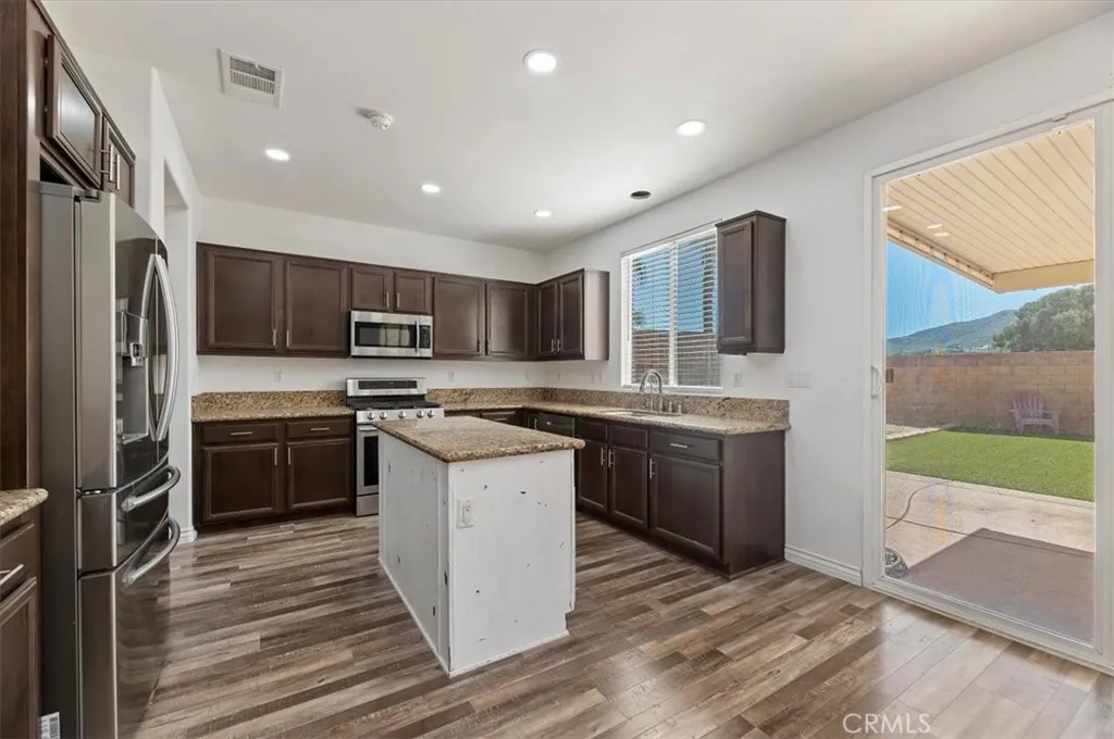 34073 Corktree, Lake Elsinore, California 92532 home-pic-16