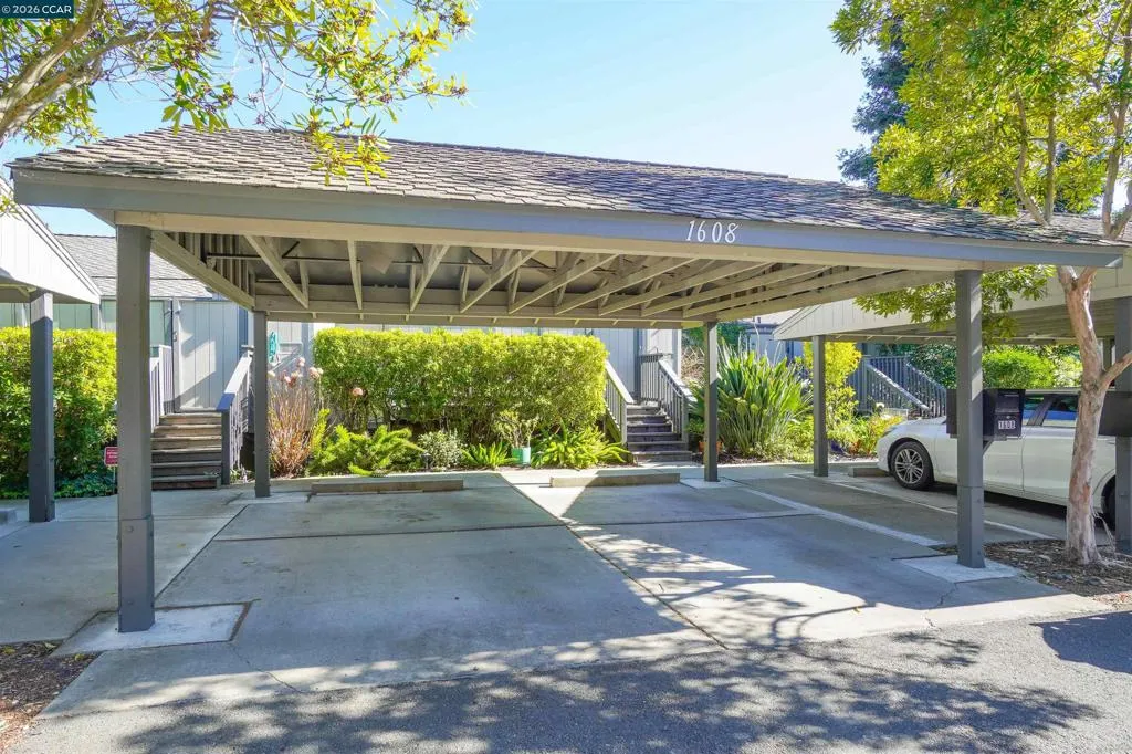 1608 1608 Ashwood Drive, Martinez, California 94553 home-pic-30