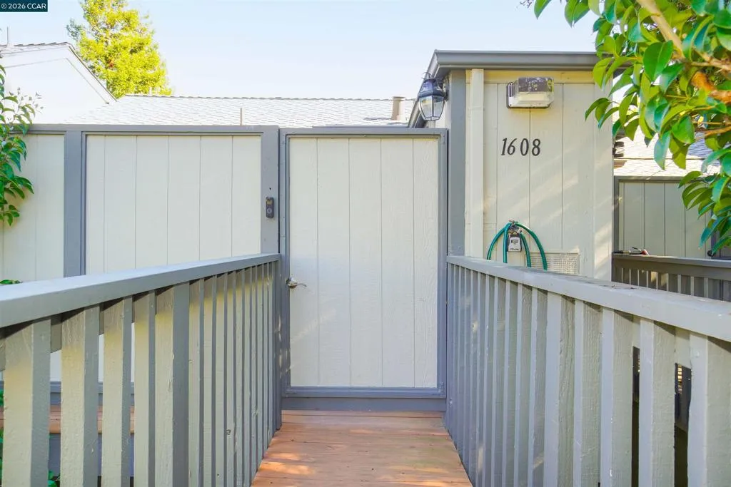 1608 1608 Ashwood Drive, Martinez, California 94553 home-pic-2
