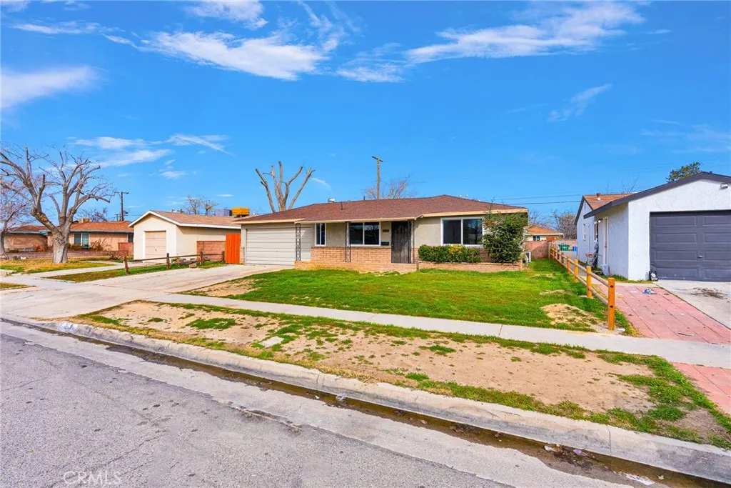 1289 Boyden, Lancaster, California 93534 home-pic-4
