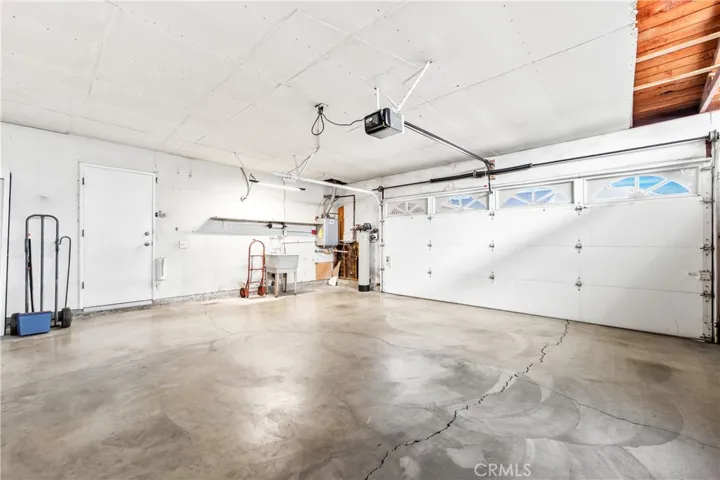 Oversized 2-car garage
