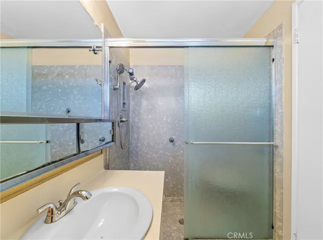 Primary en-suite bathroom