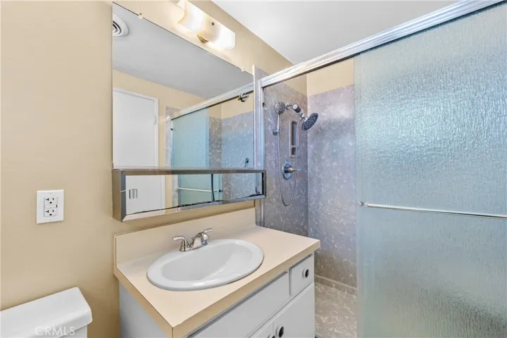 Primary en-suite bathroom