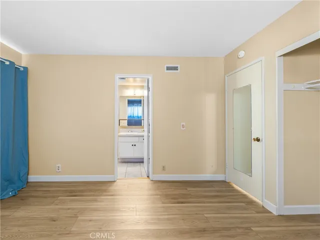 Primary Suite w/ en-suite bathroom