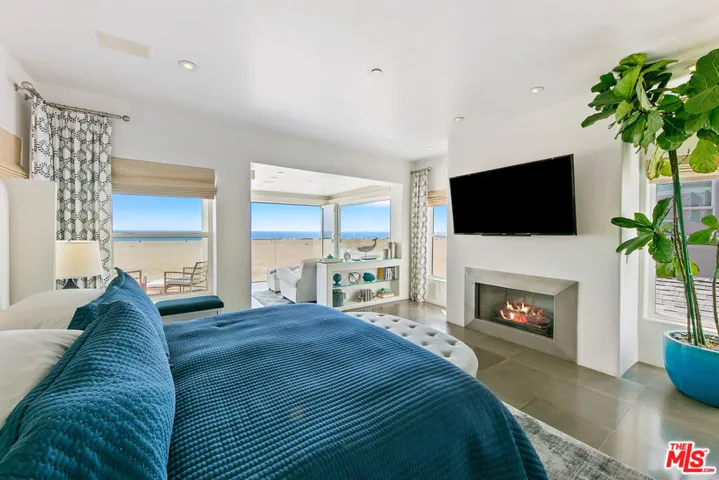 1341 Palisades Beach Road, Santa Monica, California 90401