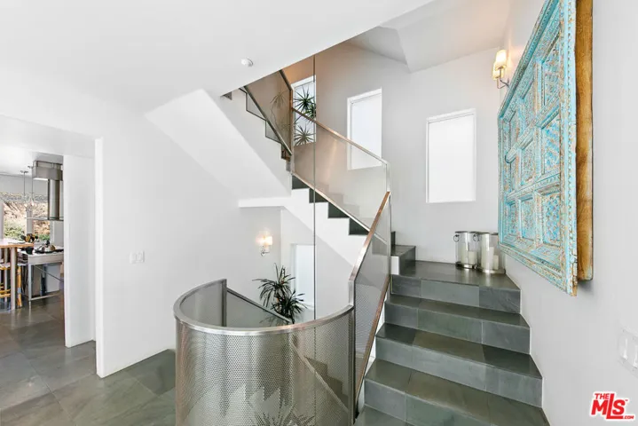 1341 Palisades Beach Road, Santa Monica, California 90401