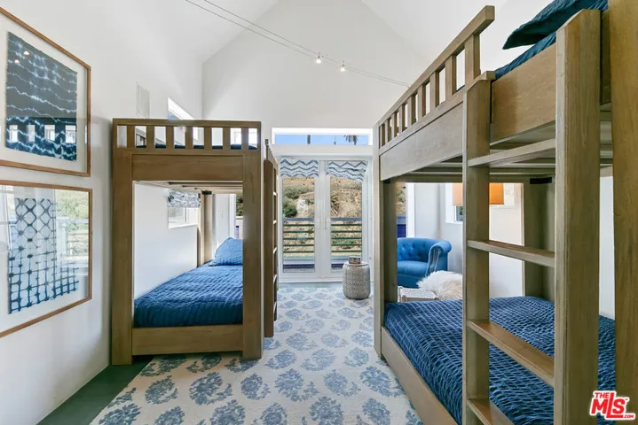 1341 Palisades Beach Road, Santa Monica, California 90401